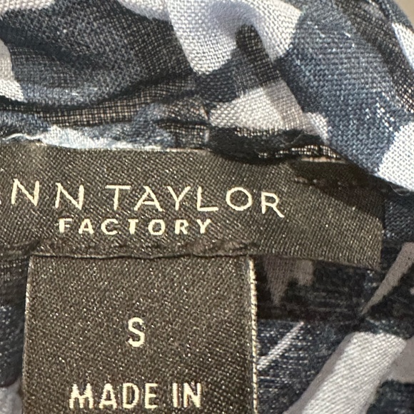 Floral Shirt with ruffle around the nick. - Picture 4 of 6